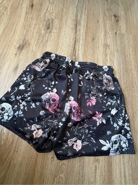 Yla reversible Skull Floral Shorts
